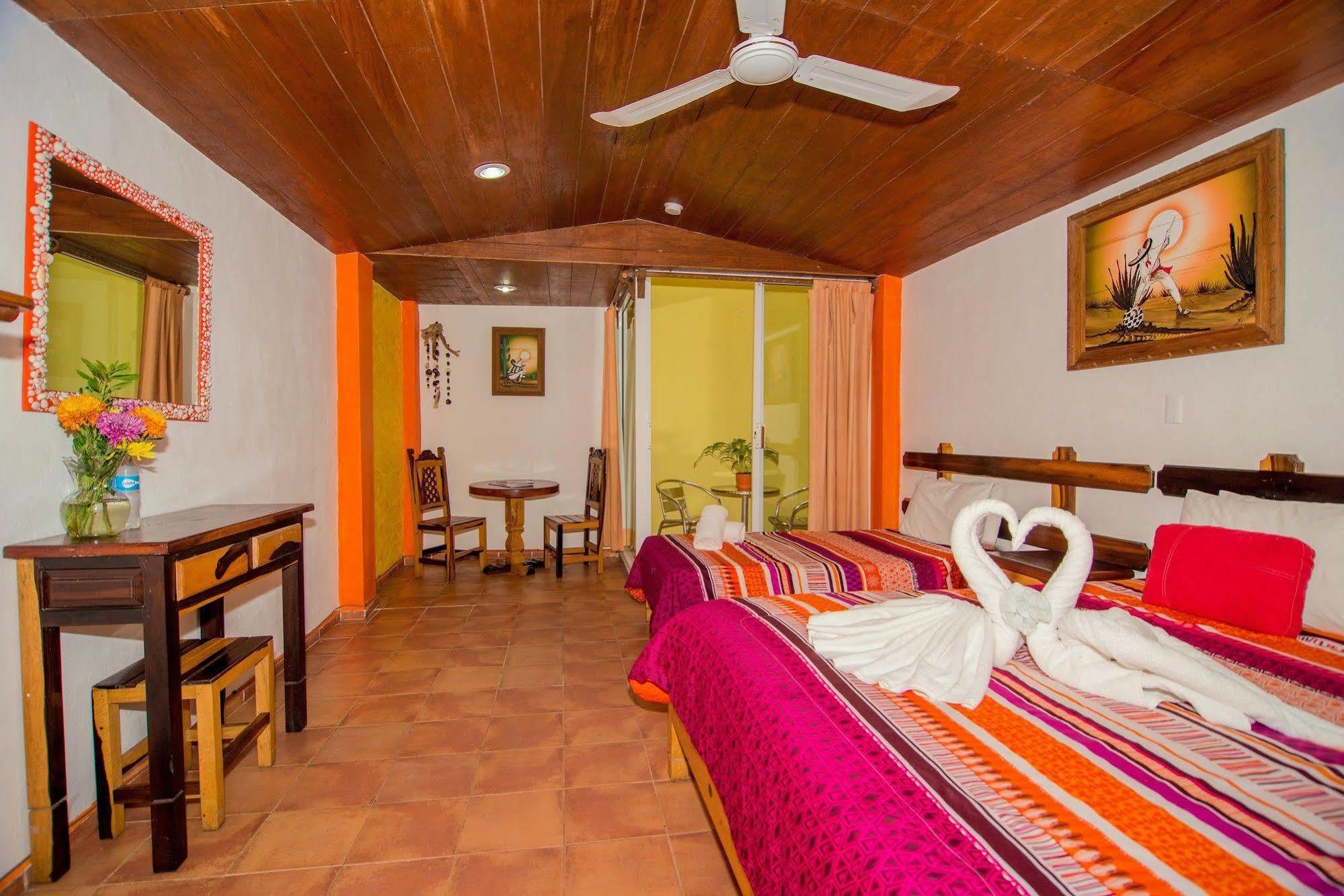 Hotel El Hormiguero Playa del Carmen Esterno foto